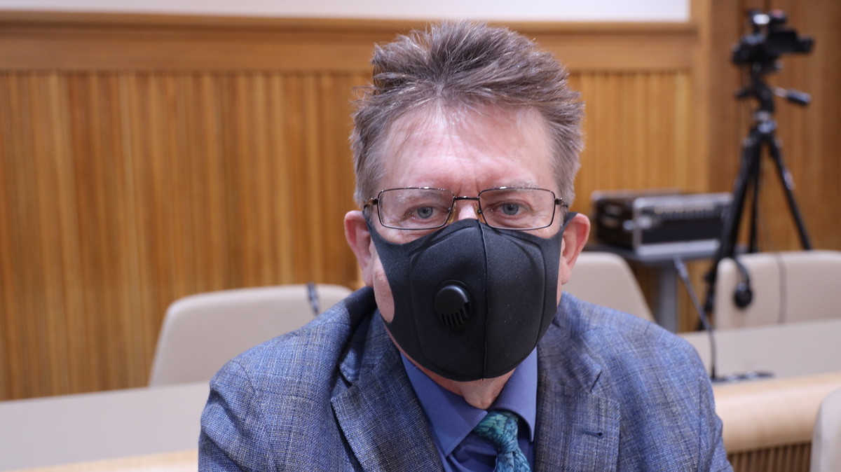 Dr. Matjaž Gams, državni svetnik med 13. izredno sejo Državnega sveta<br>(Avtor: Milan Skledar)