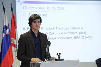 Luka Mesec, poslanec Državnega zbora na 13. redni seji DS, VI. mandat<br>(Avtor: Milan Skledar)