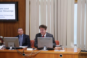 Dr. Matjaž Gams na 11. redni seji DS<br>(Avtor: Milan Skledar)