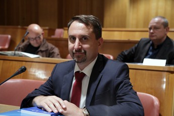 Mag. Igor Velov, državni svetnik na 12. redni sej DS, VI. mandat<br>(Avtor: Milan Skledar)