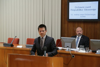Tilen Božič, državni sekretar na Ministrstvu za delo, družino, socialne zadeve in enake možnosti na 12. redni sej DS, VI. mandat<br>(Avtor: Milan Skledar)