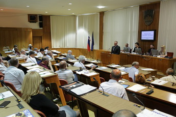 22. izredna seja DS<br>(Avtor: Milan Skledar)