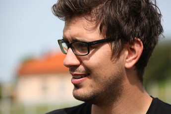 Mitja Drčar se ukvarja z rejo polžev v Gomili pri Mirni<br>(Avtor: Milan Skledar)