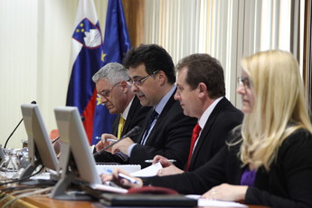 Predsedujoči na seji Državnega sveta<br>(Avtor: Milan Skledar)