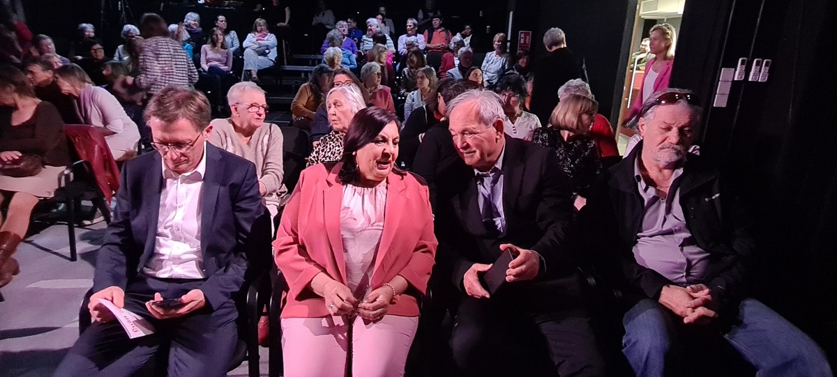 V interkulturnem prireditvenem centru v Celovcu je bila ob Dnevu žena kulturna prireditev, poimenovana Čušen pašion<br>(Avtor: Milan Skledar)