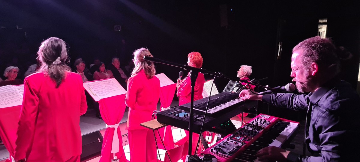 V interkulturnem prireditvenem centru v Celovcu je bila ob Dnevu žena kulturna prireditev, poimenovana Čušen pašion<br>(Avtor: Milan Skledar)