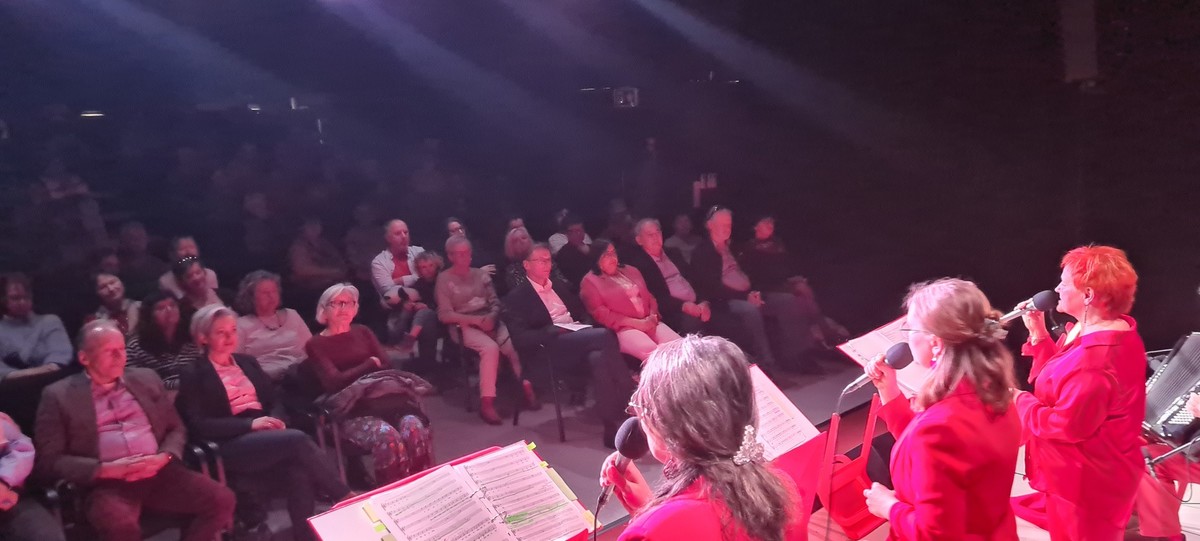 V interkulturnem prireditvenem centru v Celovcu je bila ob Dnevu žena kulturna prireditev, poimenovana Čušen pašion<br>(Avtor: Milan Skledar)