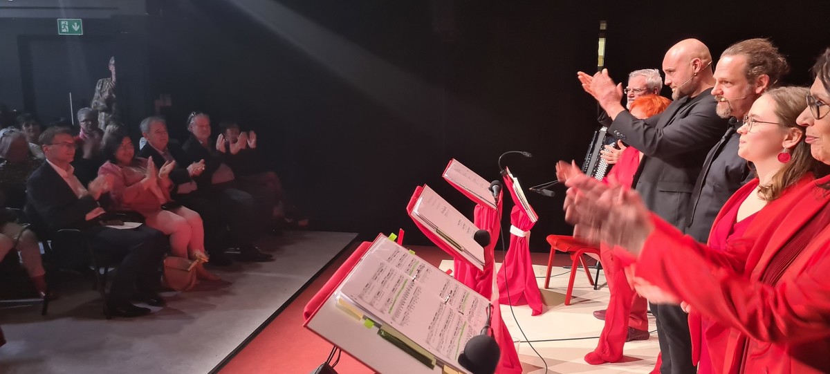 V interkulturnem prireditvenem centru v Celovcu je bila ob Dnevu žena kulturna prireditev, poimenovana Čušen pašion<br>(Avtor: Milan Skledar)