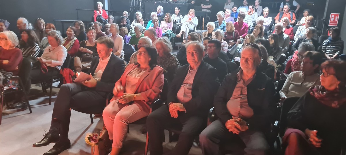 V interkulturnem prireditvenem centru v Celovcu je bila ob Dnevu žena kulturna prireditev, poimenovana Čušen pašion<br>(Avtor: Milan Skledar)