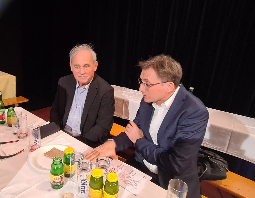 Predsednik taboriščnega odbora Ravensbrück pri Zvezi združenj borcev za vrednote NOB, Matjaž Špat in  konzul RS v Celovcu, Gregor Jovan<br>(Avtor: Milan Skledar)