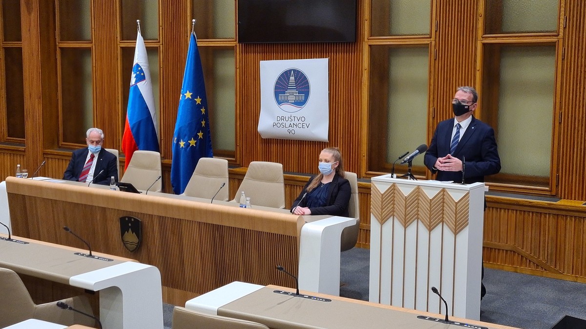 Marjan Podobnik, predsednik Društva poslancev 90, slovesnost Društva poslancev 90 ob 30. obletnici plebiscita za samostojno in neodvisno Slovenij<br>(Avtor: Milan Skledar)