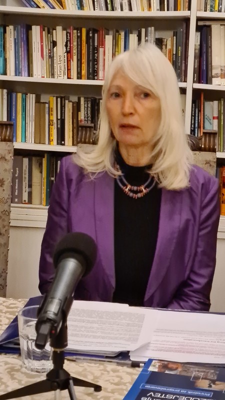 Mag. Blanka Jamnišek, veleposlanica, Ministrstvo za zunanje zadeve RS: Povezave med načelom odgovornost zaščititi (R2P) in resolucijami Varnostnega sveta ZN o ženskah, miru in varnosti (WPS)<br>(Avtor: Milan Skledar)
