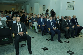 Udeleženci Žalne seje ob smrti Ivana Omana<br>(Avtor: Milan Skledar)