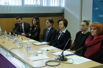 Varuh človekovih pravic: Izzivi varovanja človekovih pravic in temeljnih svoboščin, okrogla miza, 7. 12. 2017 na Pravni fakulteti v Ljubljani (od leve proti desni : Miha Horvat, Eva irgl, dr. Erik Kerševan, dr. Jadranka Sovdat, Katarina Bervar Sternad in varuhinja človekovih pravic Vlasta Nussdorfer<br>(Avtor: Milan Skledar)