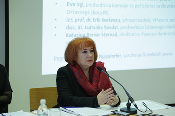 Vlasta Nussdorfer, varuhinja človekovih pravic je vodila pogovor na okrogli mizi Izzivi varovanja človekovih pravic in temeljnih svoboščin, 7. 12. 2017 na Pravni fakulteti v Ljubljani<br>(Avtor: Milan Skledar)