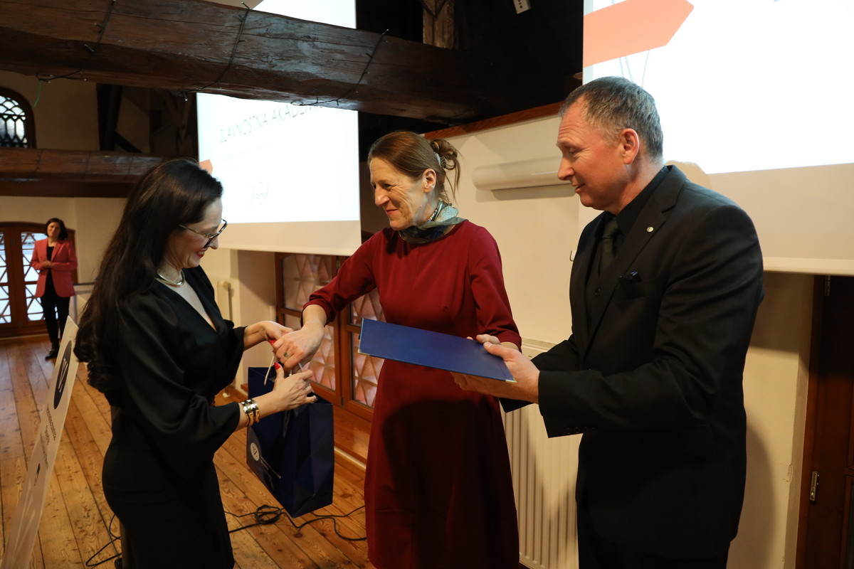 Urška Trebovc, dr. vet. med., prejemnica plakete Veterinarske zbornice Slovenije<br>(Avtor: Pia Skledar, S-tv)