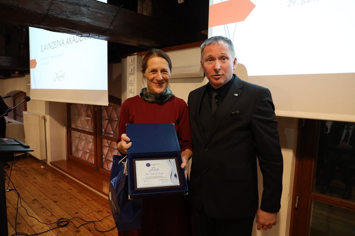 Urška Trebovc, dr. vet. med.,  prejemnica plakete Veterinarske zbornice Slovenije<br>(Avtor: Pia Skledar, S-tv)