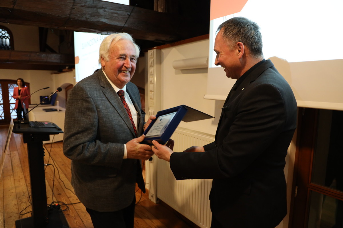 Viktor Štokojnik, dr. vet. med.,  prejemnik plakete VZbSi<br>(Avtor: Pia Skledar, S-tv)